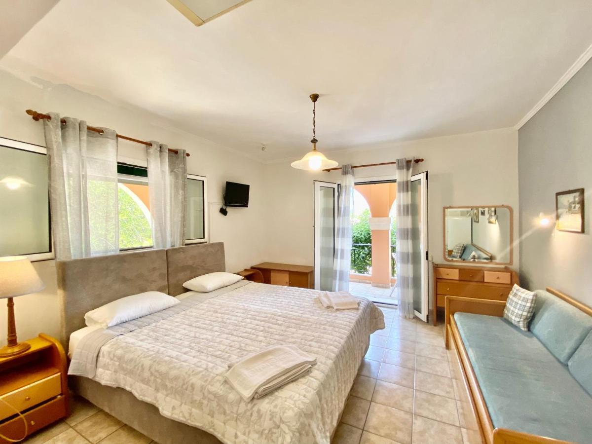 Villa Rosalia Apartments & Studios With Pool By Hotelius Corfu  Zewnętrze zdjęcie